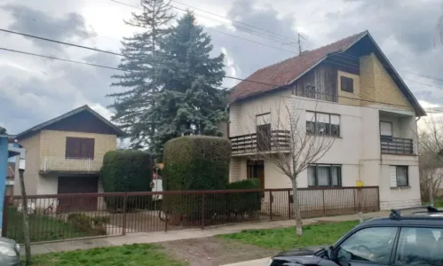 Hus Til salgs  21470 Bački Petrovac RS